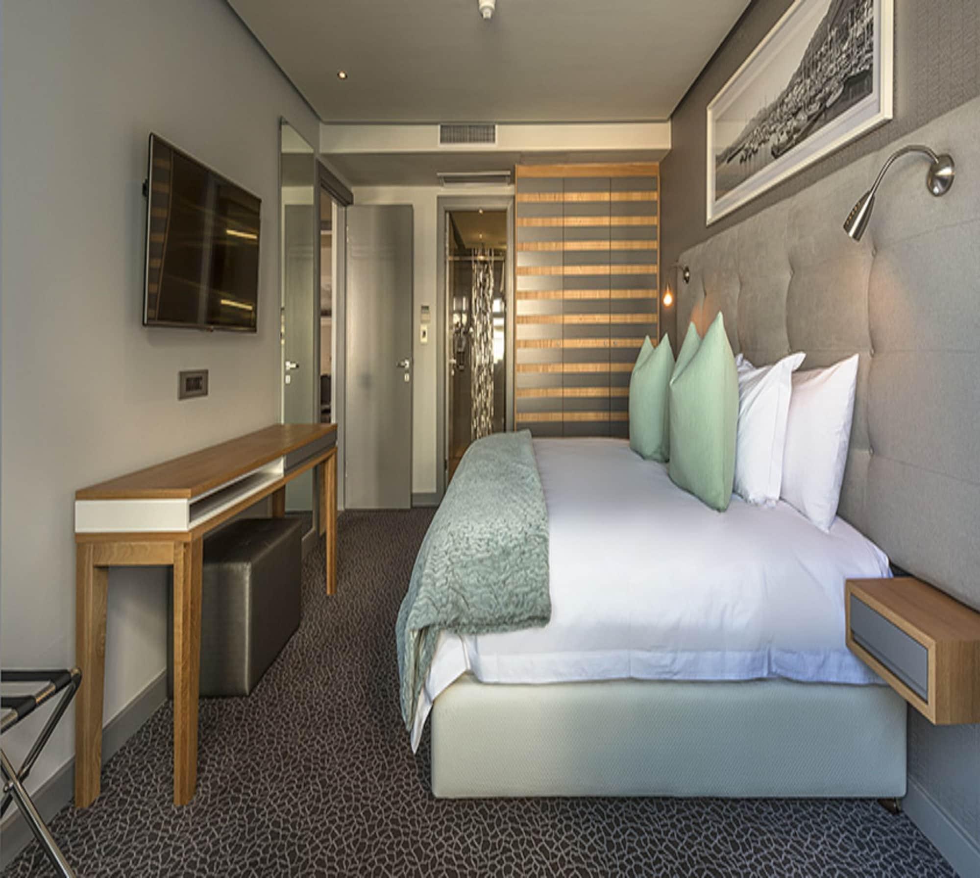 Hotel Krystal Gordonʼs Bay