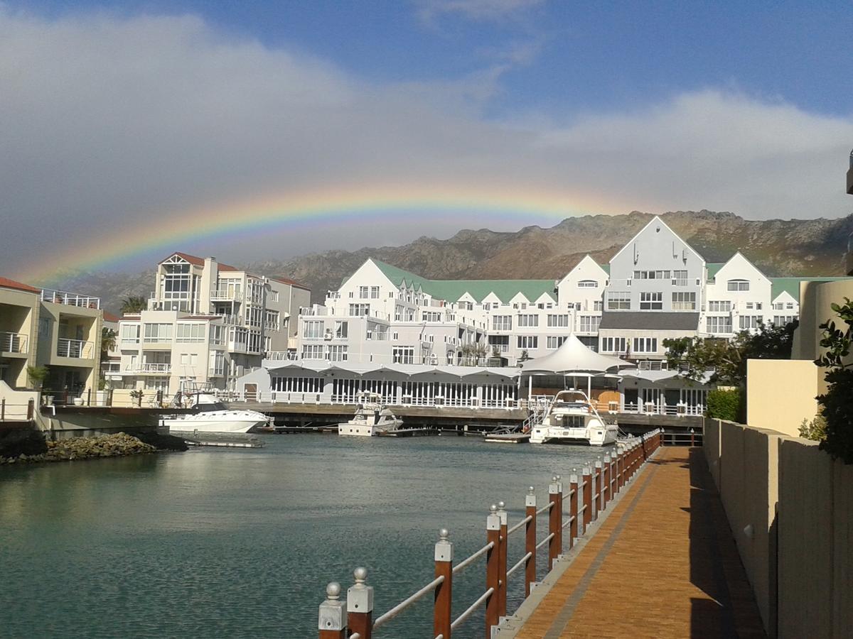 Hotel Krystal Gordonʼs Bay
