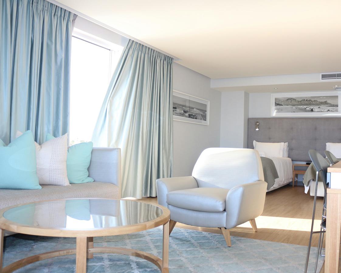 Hotel Krystal Gordonʼs Bay